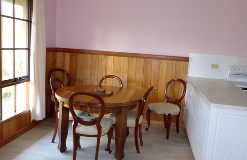 Bridport Apartment | Platypus Park Country Retreat - Pipers 2br/apartment