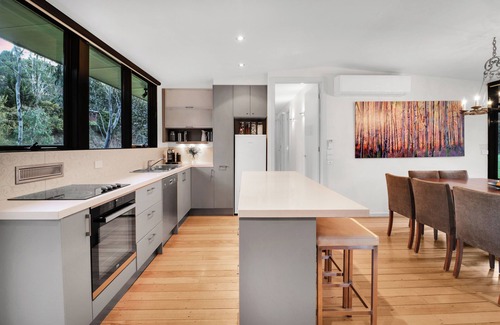 Merrijig House | Play Shack® river front 6 bedroom Winner Best Family Accom in AUS, Riverfront