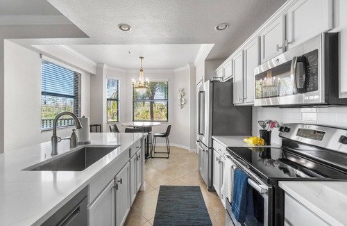 Naples Condo | Play & Stay in Paradise – Updated 2BR with Full Golf Access