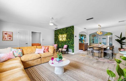 Largo House | Playcation Putt Putt Pool Tiki Bar Game Room