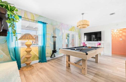 Largo House | Playcation Putt Putt Pool Tiki Bar Game Room