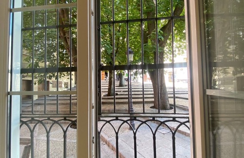 Burgos Apartment | Plaza de los Castaños Suite (in the heart of Burgos)