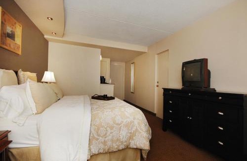 Hagerstown Hotel | Plaza Inn & Suites