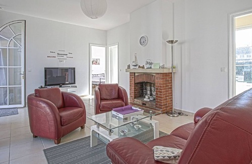 Sainte-Honorine-des-Pertes House | Pleasant holiday home in Aure sur Mer with terrace