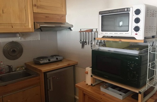 Besse-et-Saint-Anastaise Apartment | Pleasant south-facing studio apartment