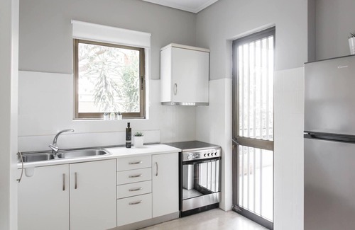 Khalandrion Apartment | Pleasant 2BR Apartment near HELEXPO