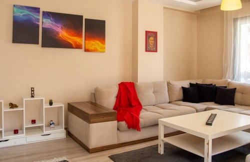 Karabaglar Apartment | Pleasant and Central Flat with Balcony in Izmir
