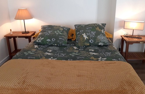 Coutances Bed & Breakfast | Pleasant independant Bedroom
