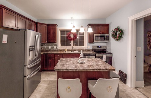 Pella House | Pleasant Stay in Pella