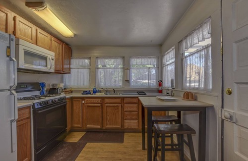 Prescott House | Pleasant Street Cottage ~ The Perfect Location with all the Comforts of Home