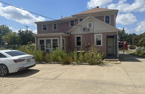 Warrensburg House | Plenty of charm and room in the center of Warrensburg, Missouri 64093