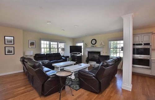 Eastward Look House | PLENTY OF ROOM FOR WHOLE FAMILY!