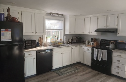 Newburyport House | Plum Island place 5 minute walk to beach 9 minute walk to point