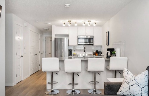 Cranston Apartment | Plume's Haven | Cozy | Pets | Bow River | Cranston