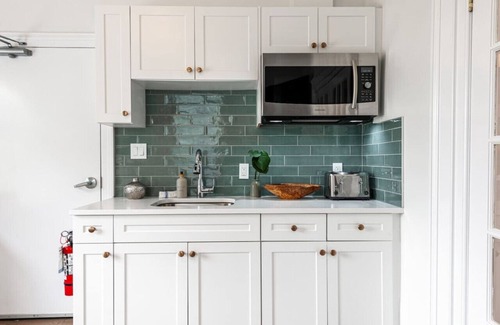 Stratford Apartment | Plums Unit 2: Downtown - King