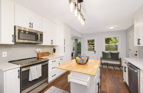 Plymouth House | Plymouth Wayzata | Peaceful Lake Retreat | Quiet