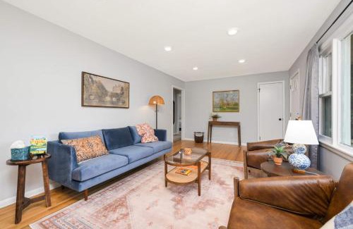 Plymouth House | Plymouth Wayzata Peaceful Lake Retreat Quiet