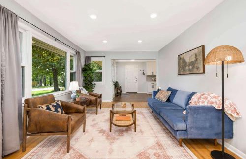 Plymouth House | Plymouth Wayzata Peaceful Lake Retreat Quiet