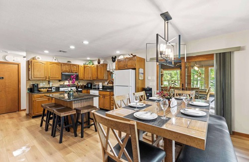 Lake Ariel House | Pocono's Resort | Fire Pit, Jacuzzi, Winter Sports Amenities