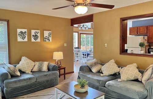Albrightsville Cabin | Poconos Chalet w/Hot Tub near Lake, Pool and Beach