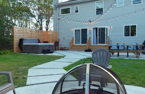 Tunkhannock Township House | Poconos Hot tub & Fire-Pit, Jacuzzi, 5 min to Lake - The Shyre House