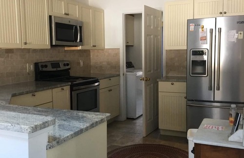 Canadensis Cottage | Poconos townhouse w/fire place, gameroom & deck (sleeps up to 16 &Pet-friendly)