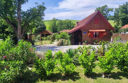 Radoboj House | Pod orehom drvena kuća i sauna