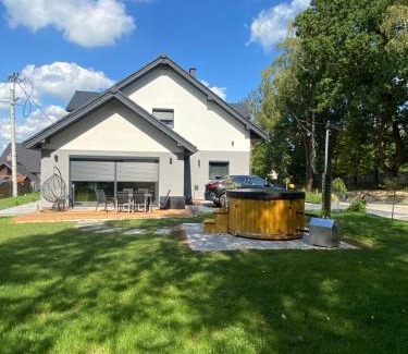 Miedziana Gora Villa | PODMIEJSKI ZAKĄTEK przy Targach Kielce, gorąca balia z jaccuzi, Centrum Kielc 8km, Faktury VAT
