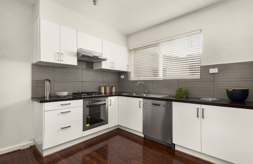 Elwood Apartment | Poets Retreat