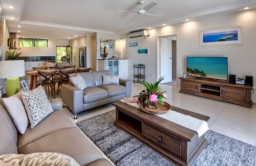 Hamilton Island Apartment | Poinciana 011 Deluxe 2 Bedroom Apartment Centrally Located With Golf Buggy
