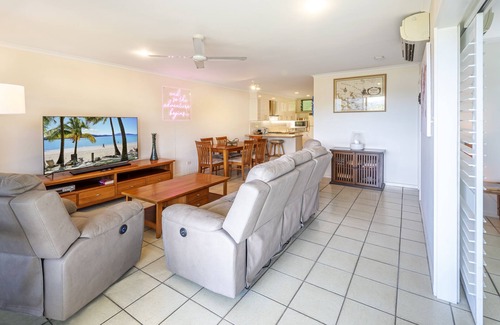 Hamilton Island Apartment | Poinciana Lodge 207, Poinciana Lodge 207 on Hamilton Island