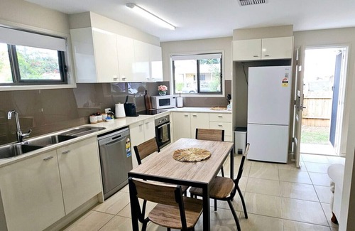 Beerwah Apartment | 'Poinciana' @ Sunlight Swan - Beerwah - sleeps 6