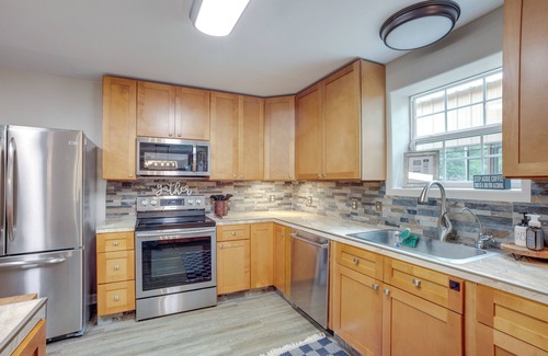 Pointblank House | Point Blank Vacation Rental w/Large Patio!