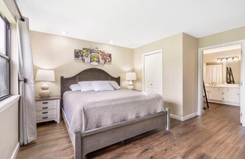 Table Rock Apartment | Pointe Royale Resort - Lake access, Hot tub, Pools, Gym, Golfing, Trails,