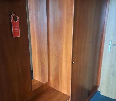 Tomaszow Mazowiecki Apartment | Pokoj dwuosobowy z łazienka