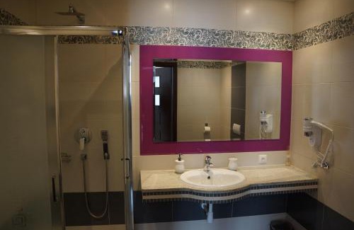 Plock Bed & Breakfast | Pokoje De Luxe Figaro