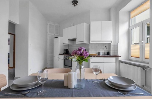 Srodmiescie Południowe Apartment | Pole Mokotowskie - 60m2, Metro, Park, Shops Nearby by Rentujemy