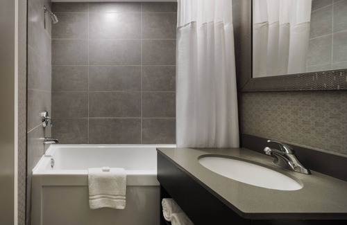 Grande Prairie Hotel | Pomeroy Hotel & Conference Centre Grande Prairie