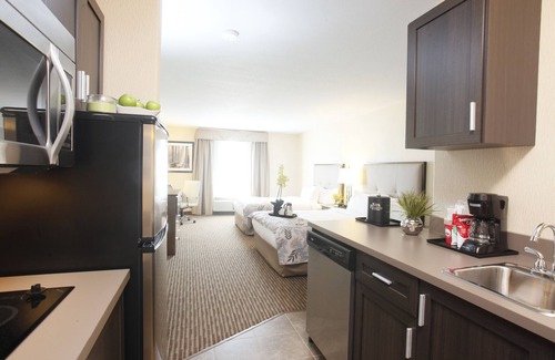 Olds Hotel | Pomeroy Inn & Suites at Olds