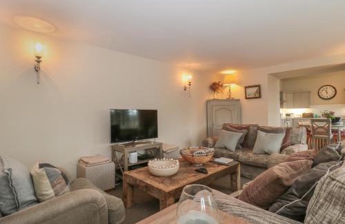 Shipton Gorge House | Pomme Blushe House