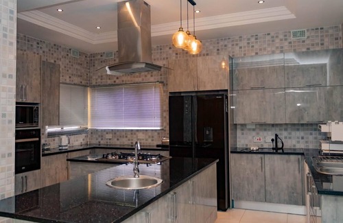 Harare House | Pomona BB House in Pomona Harare 7 Suites Executive & Group Options Best Value