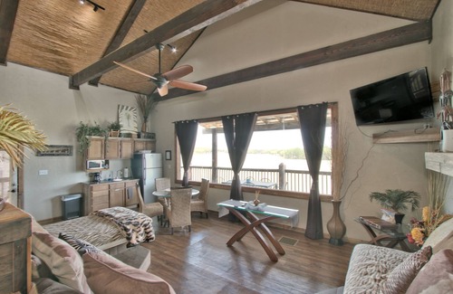 Bergheim House | Pond House Bungalow at Bergheim Ranch