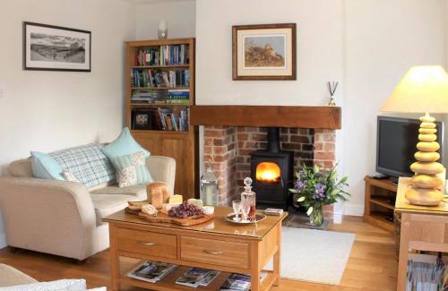 Brantingham House | Pond View Cottage