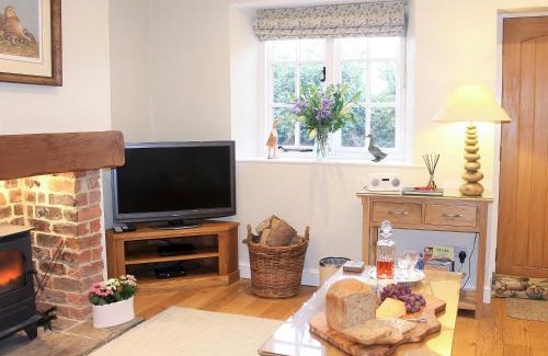 Brantingham House | Pond View Cottage