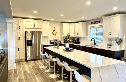 Norton Shores House | PONTOON BOAT NOW INCLUDED! 7 BEDS, HOT TUB Updated Lakefront Cottage - Book Now
