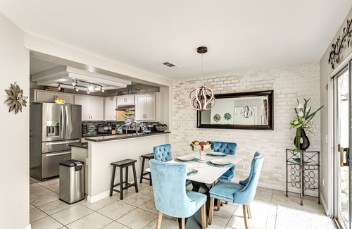 Las Vegas House | Pool Access: Beautiful Modern Home in Las Vegas!