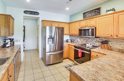 Branson West Condo | Pool & Fishing Lake Access: Branson West Condo