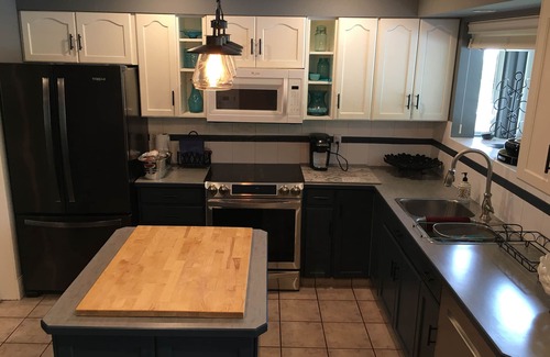 Okanagan-Similkameen House | Pool, King beds, Large Deck!