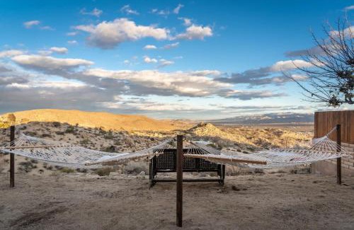 Yucca Valley House | Pool l Hot Tub l Art Infused Home l Good Luck Outpost