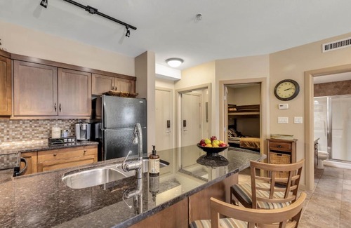 South Pandosy Apartment | Pool Level 3 bedroom at Fabulous Resort #331